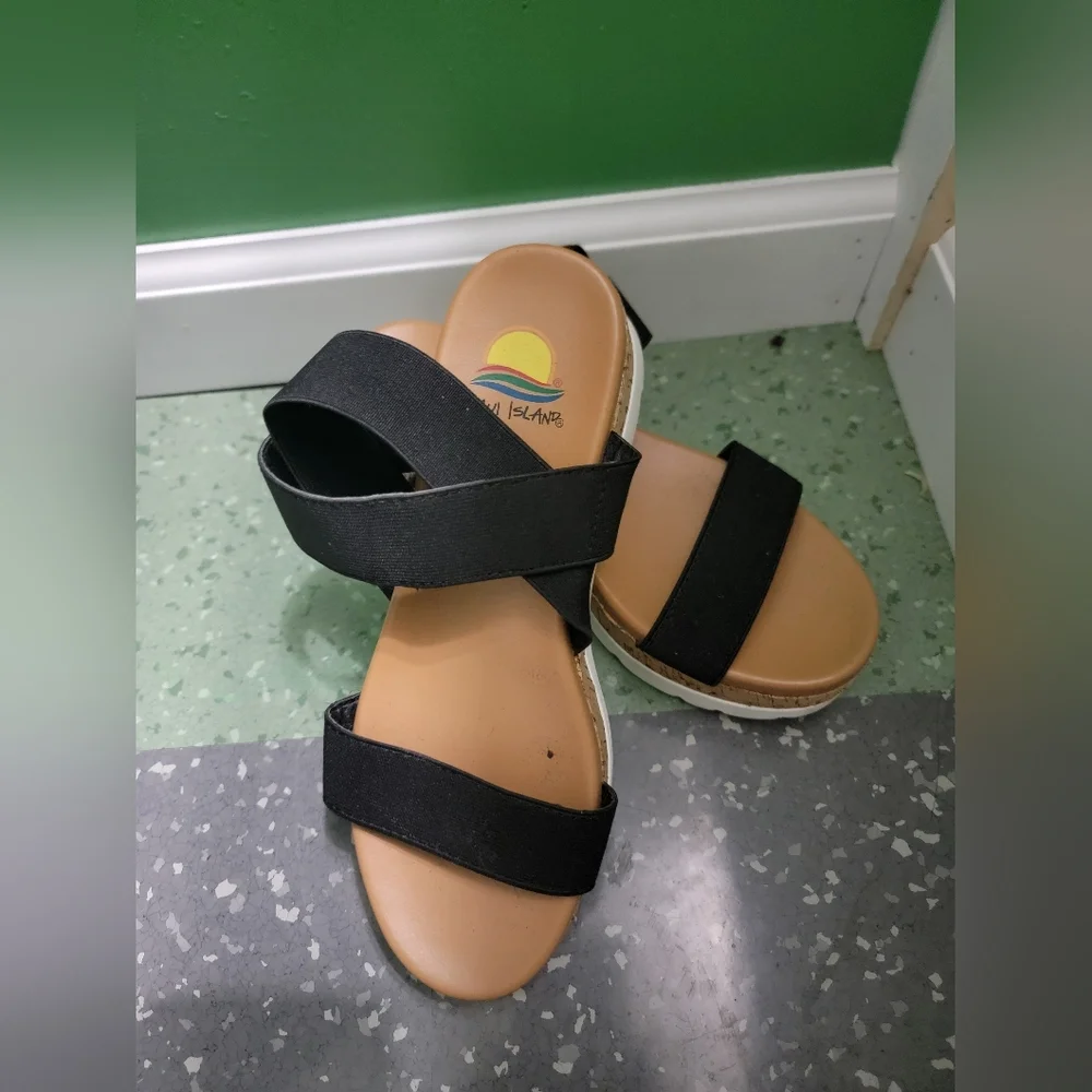 Maui Island Tan Sandals for Effortless Style and Comfort - Picture 3 of 4